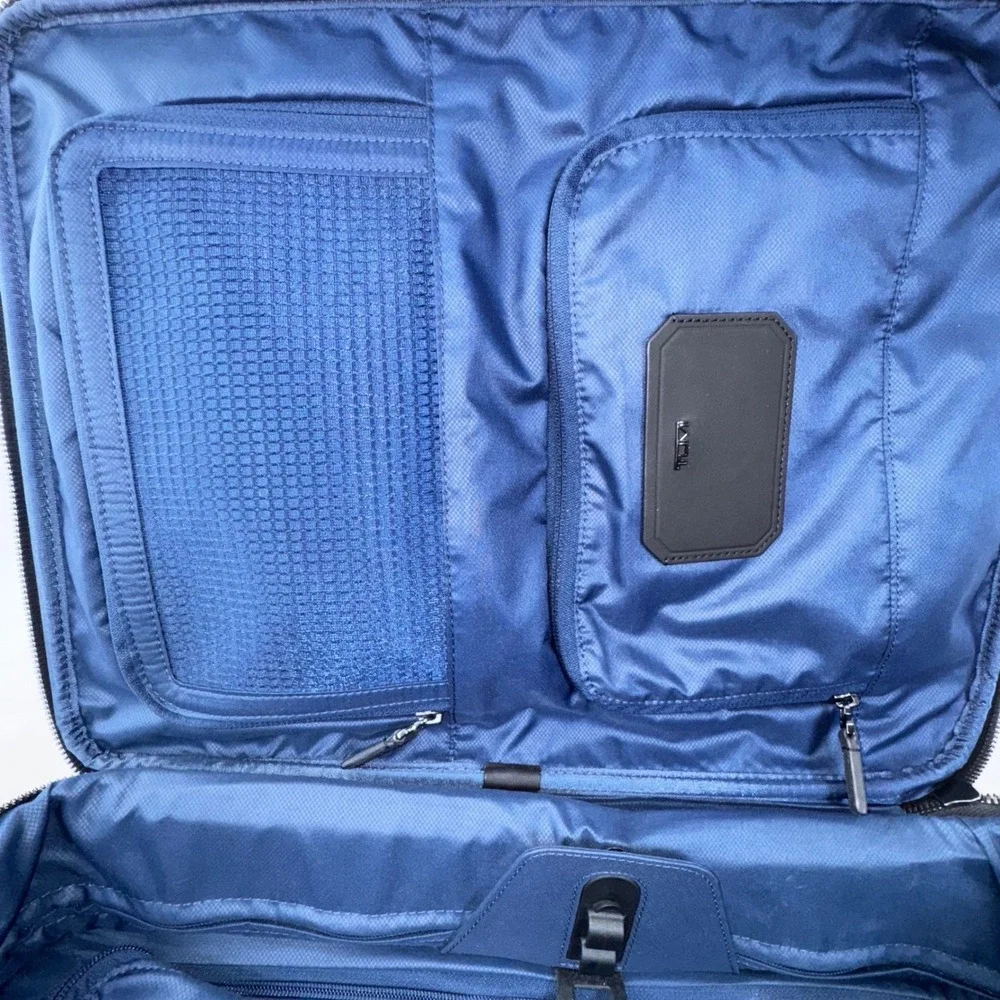 Tumi International 21